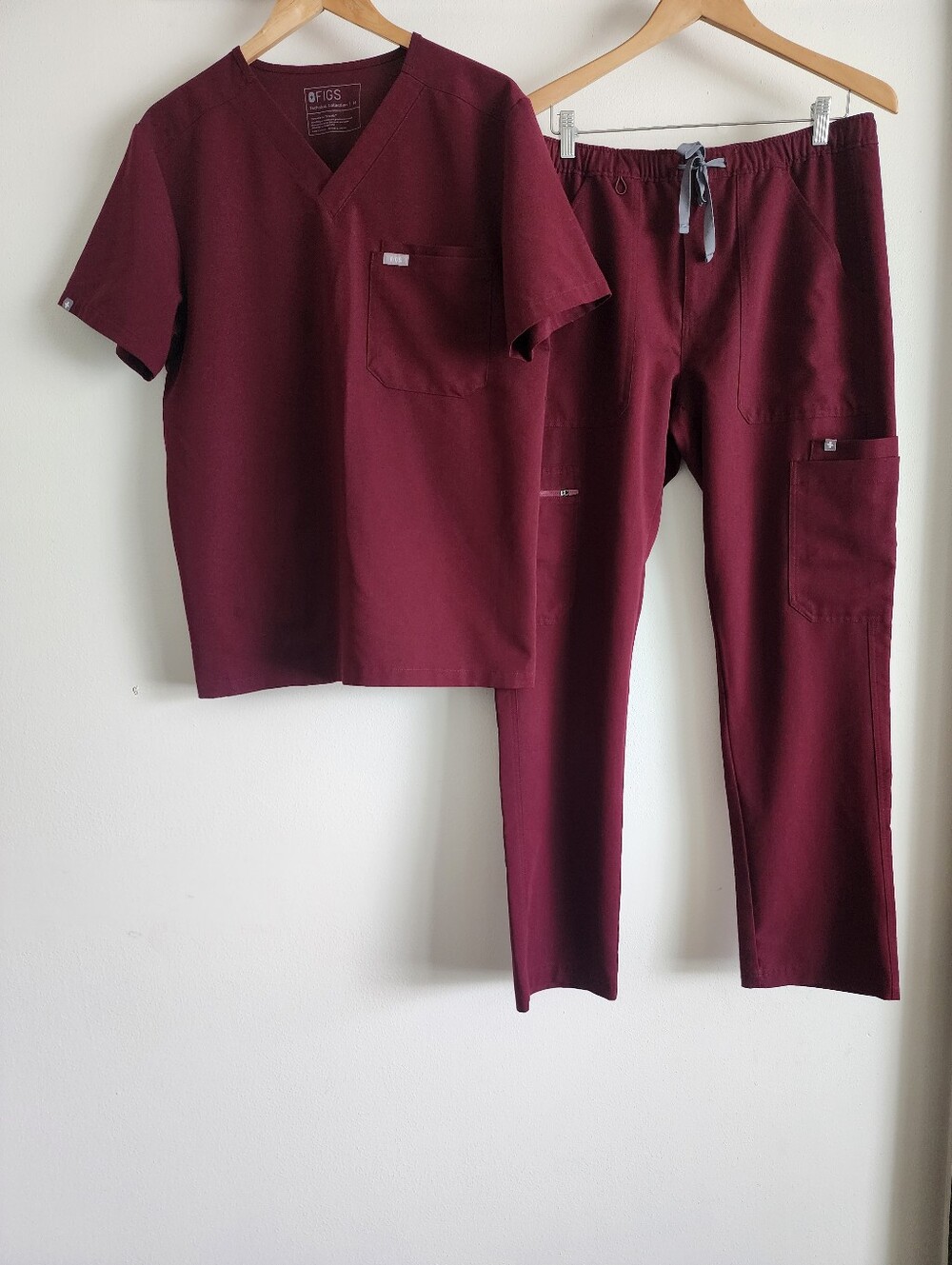Figs Set Burgundy Mens Leon Scrub Top & Cairo Straught Leg Scrub Pant Size Med - Picture 2 of 16